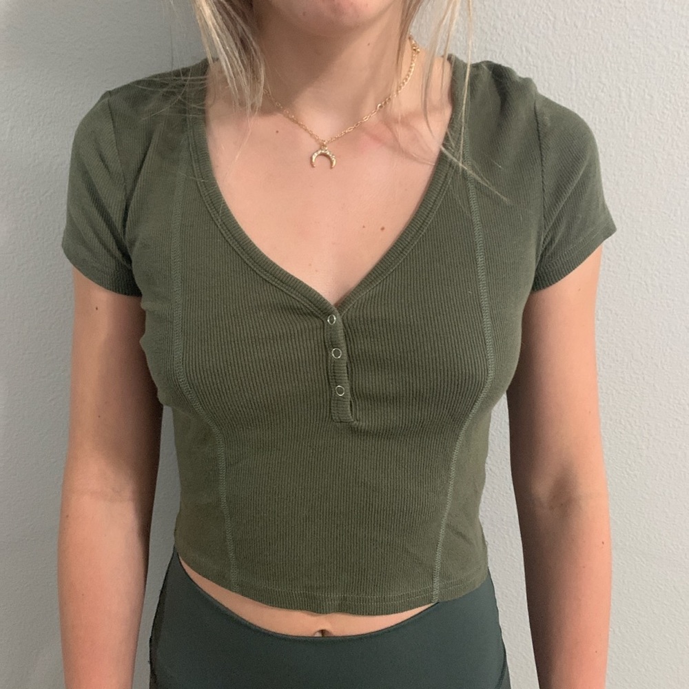 American Eagle green shirt
